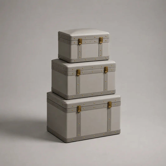 Set di 3 bauli contenitori rettangolari in MDF rivestito in PU grigio, 60 × 40 × 42 cm, 50 × 34 × 36 cm e 40 × 28 × 30 cm